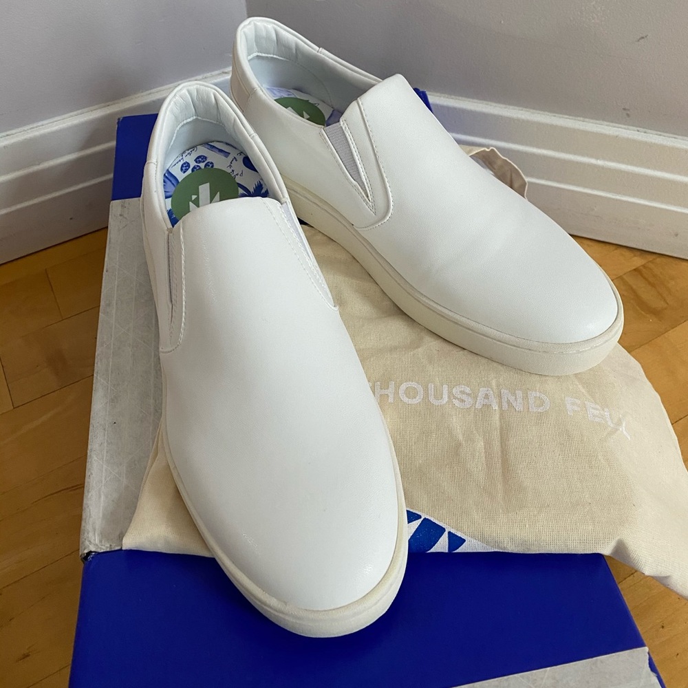 Thousand Fell women’s slip on (BNWT All-white)